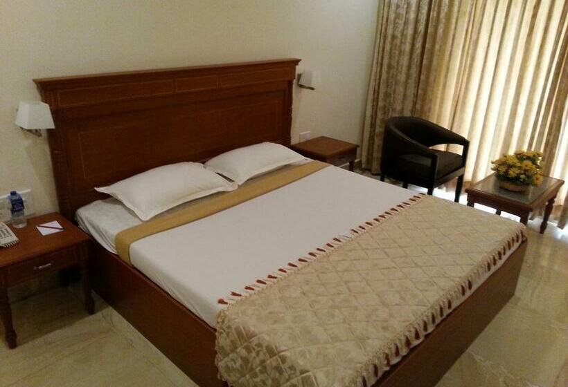 标准间, Paramount Inn