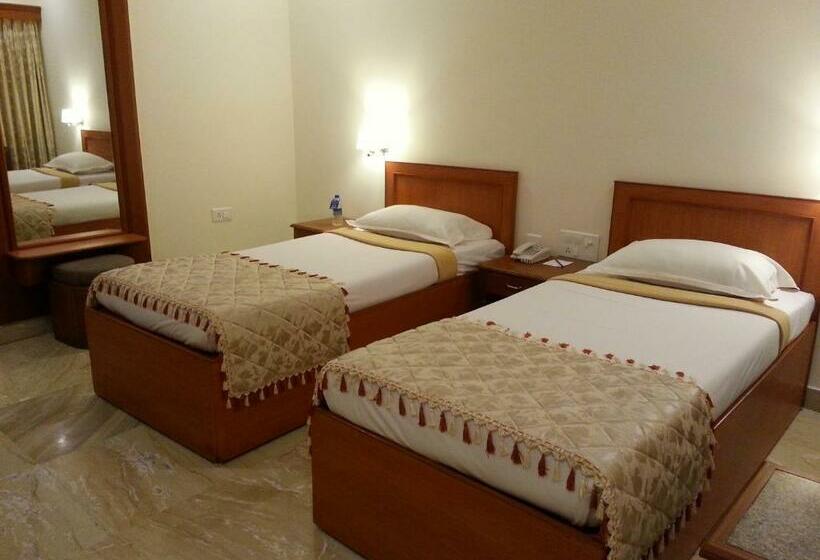 标准间, Paramount Inn