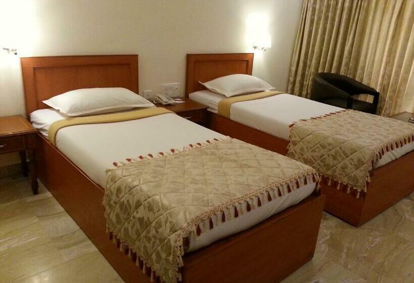 标准间, Paramount Inn