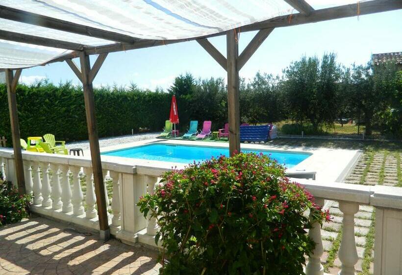 标准间, Turó De La Torre