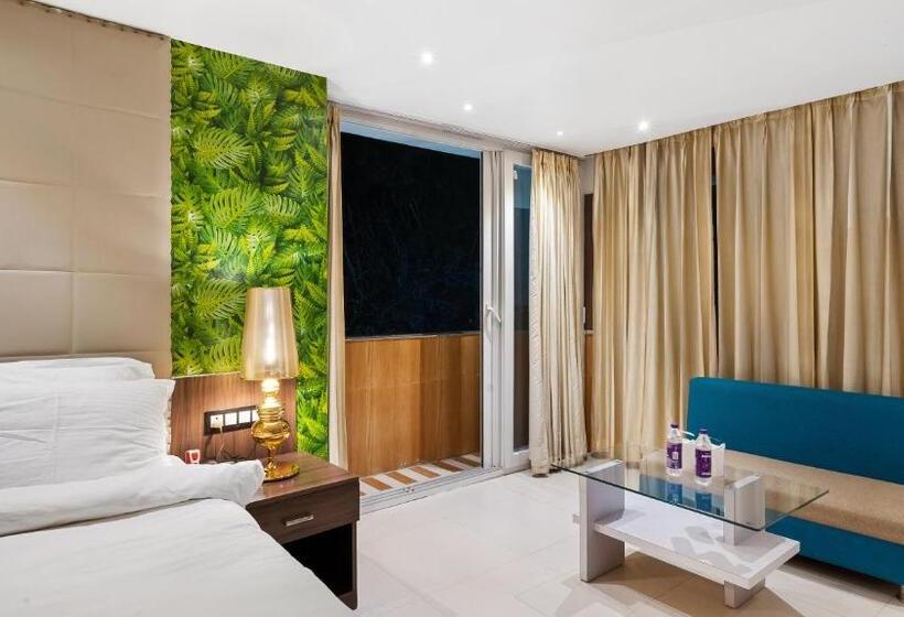 חדר דלוקס עם מרפסת, Niranjana Hotel Bodhgaya