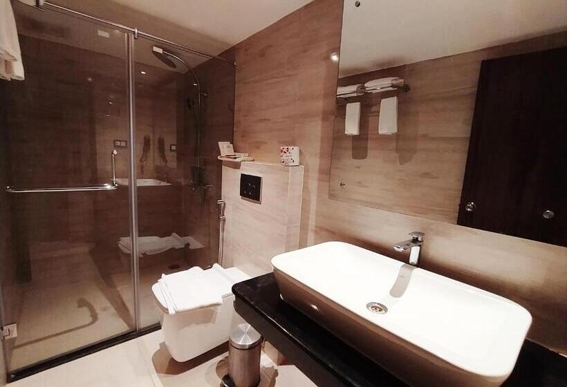 חדר דלוקס עם מרפסת, Niranjana Hotel Bodhgaya