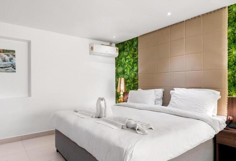 חדר דלוקס עם מרפסת, Niranjana Hotel Bodhgaya