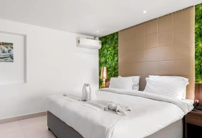 اتاق لوکس با بالکن, Niranjana Hotel Bodhgaya