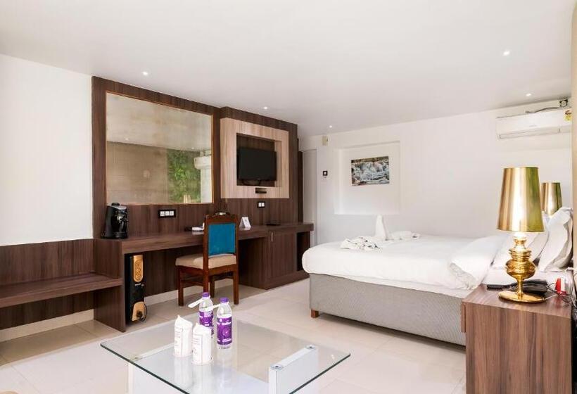 اتاق لوکس با بالکن, Niranjana Hotel Bodhgaya