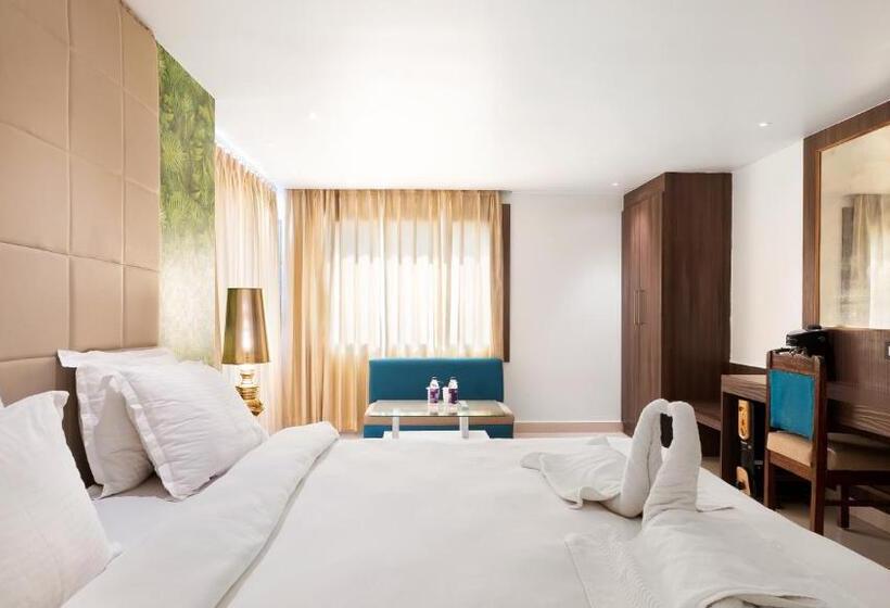 חדר דלוקס עם מרפסת, Niranjana Hotel Bodhgaya