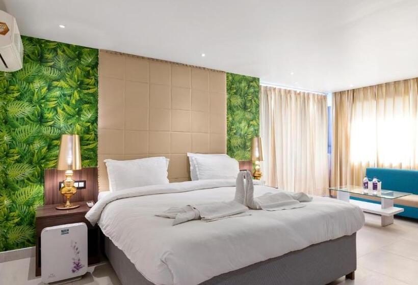 חדר דלוקס עם מרפסת, Niranjana Hotel Bodhgaya