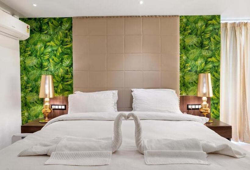 اتاق لوکس با بالکن, Niranjana Hotel Bodhgaya