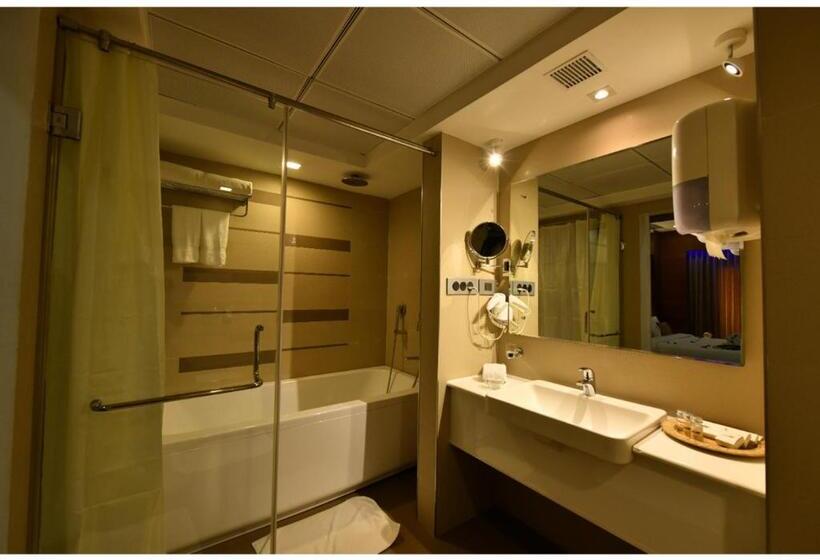 سوئیت پرزیدنت, Chandys Windy Woods Munnar