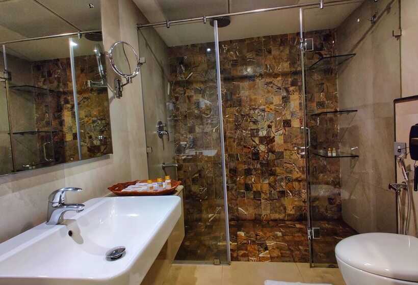 اتاق خانوادگی, Chandys Windy Woods Munnar