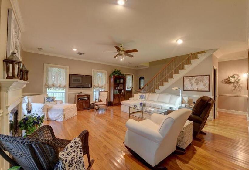 חדר סטנדרט עם מיטת קווין, A Chateau On The Bayou Bed & Breakfast