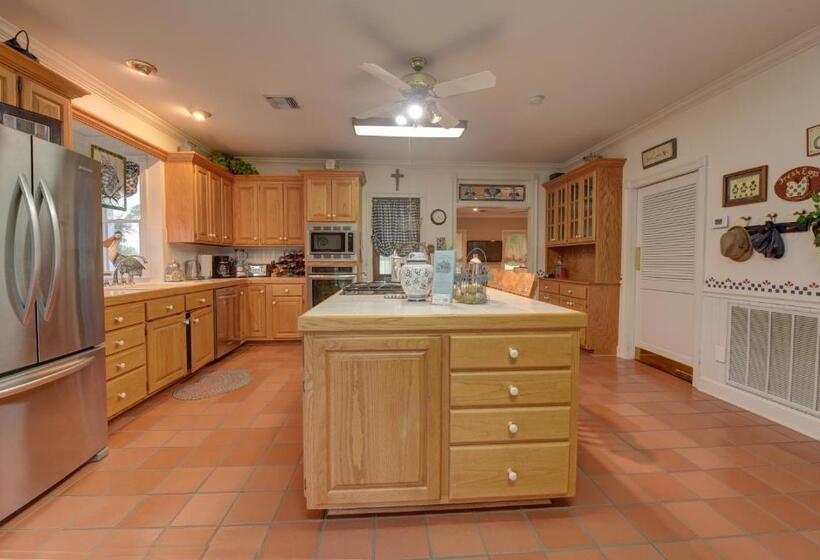 חדר סטנדרט עם מיטת קווין, A Chateau On The Bayou Bed & Breakfast