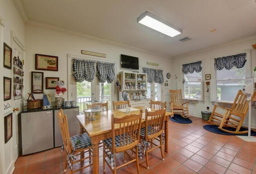 חדר סטנדרט עם מיטת קווין, A Chateau On The Bayou Bed & Breakfast