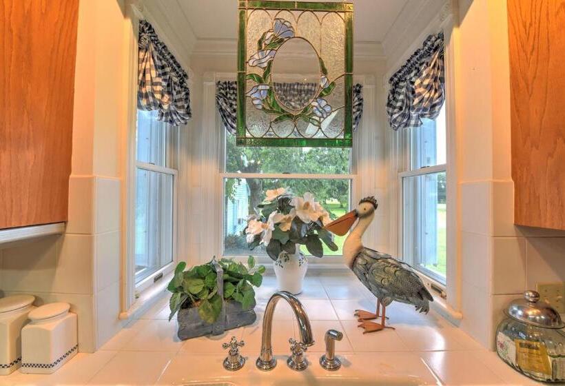 חדר סטנדרט עם מיטת קווין, A Chateau On The Bayou Bed & Breakfast