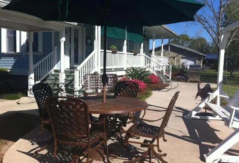 クイーンサイズベッドのスタンダードルーム, A Chateau On The Bayou Bed & Breakfast