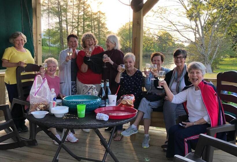 חדר סטנדרט עם מיטת קווין, A Chateau On The Bayou Bed & Breakfast