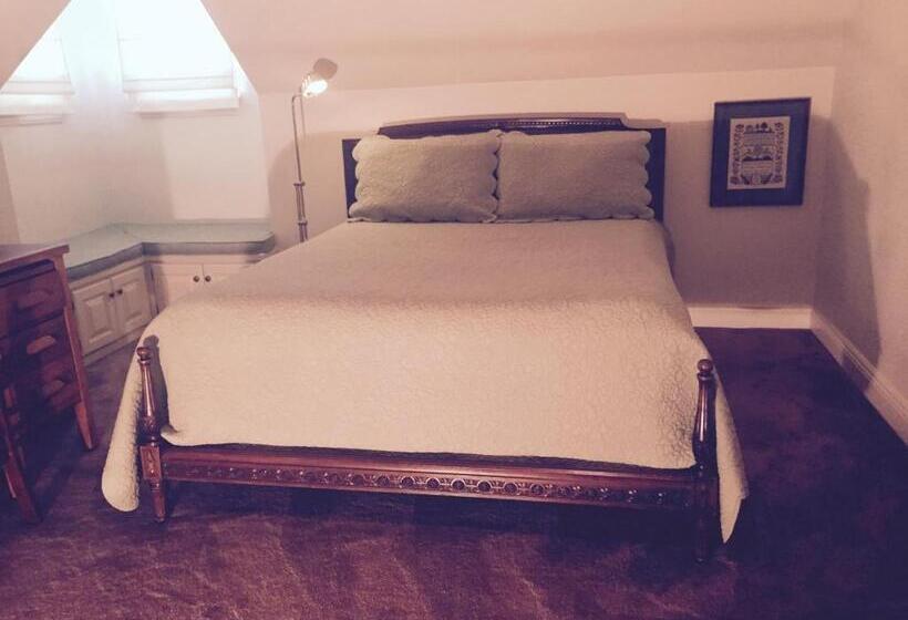 חדר סטנדרט עם מיטת קווין, A Chateau On The Bayou Bed & Breakfast