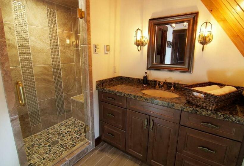 اتاق لوکس با تخت بزرگ, Fin And Feather Inn