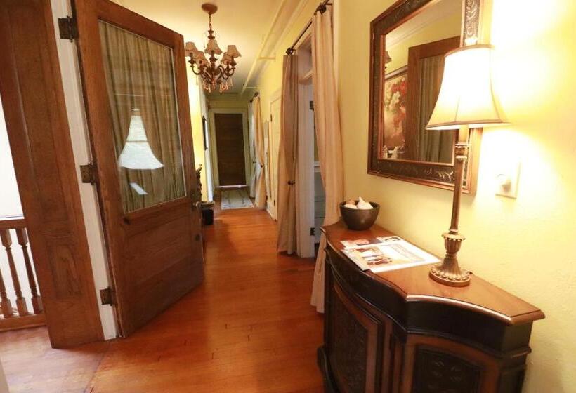 Номер Deluxe, Inn At 835 Boutique