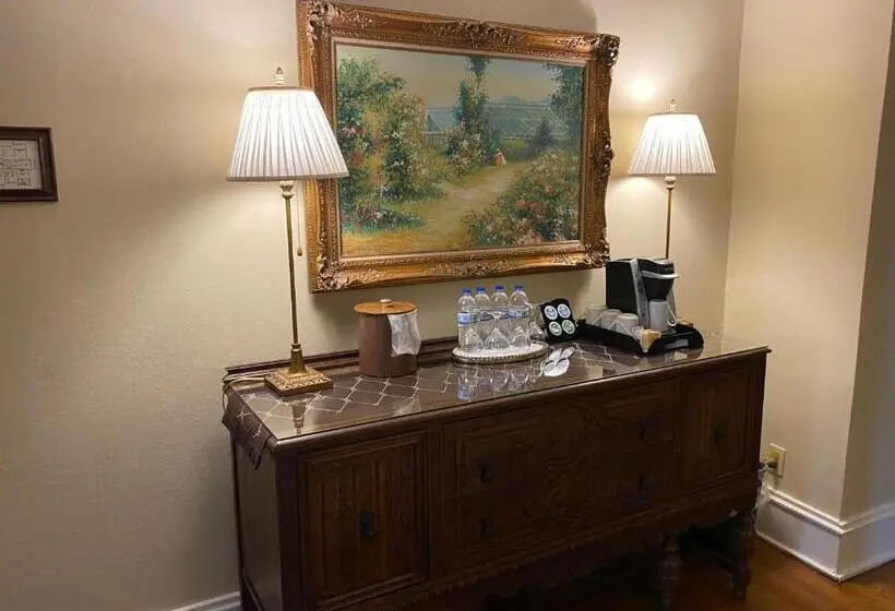 اتاق استاندارد چهارنفره با بالکن, Inn At 835 Boutique