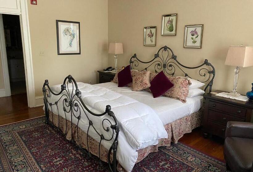 Четырехместный Номер Стандарт с Балконом, Inn At 835 Boutique