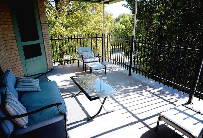 Номер Deluxe с Балконом, Inn At 835 Boutique