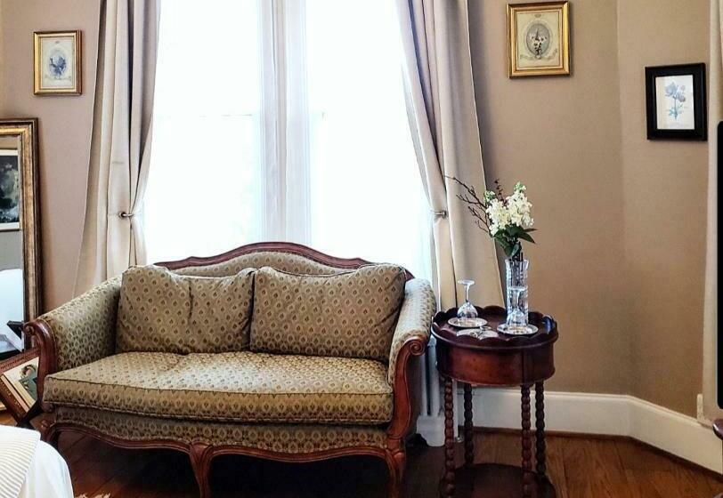 キングサイズベッドのスタンダードルーム, South Court Inn