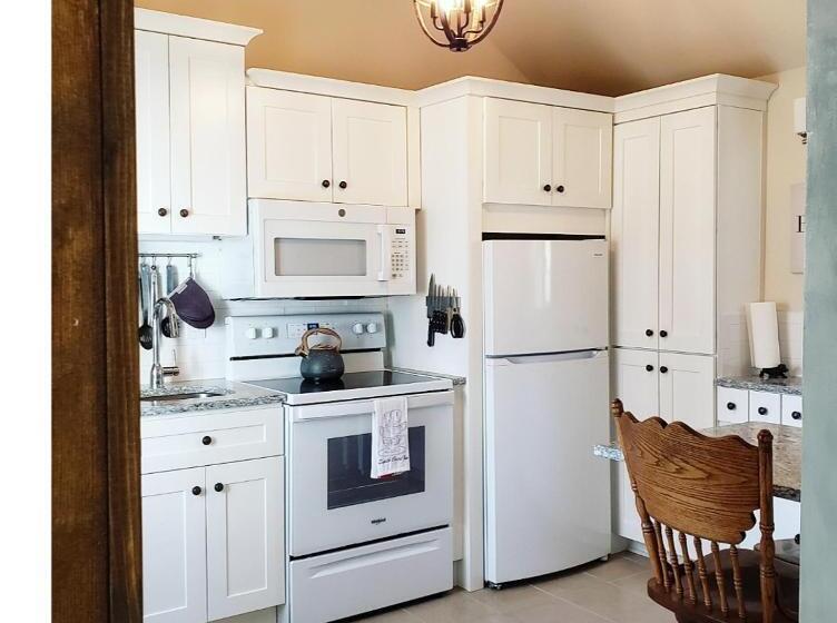 キャビン, South Court Inn