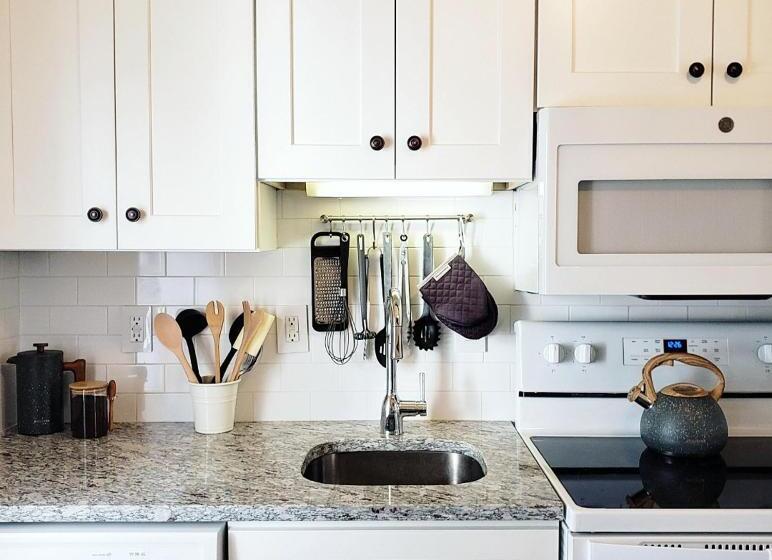 キャビン, South Court Inn