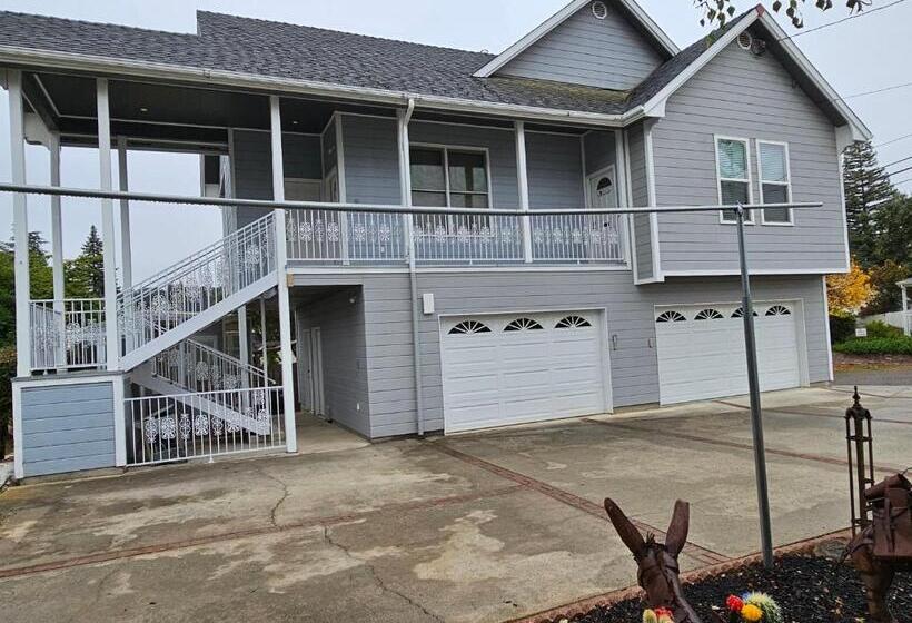 Люкс с Балконом, The Inn At 161