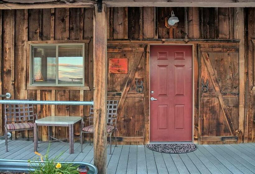 行政家庭房, Trapper's Rendezvous