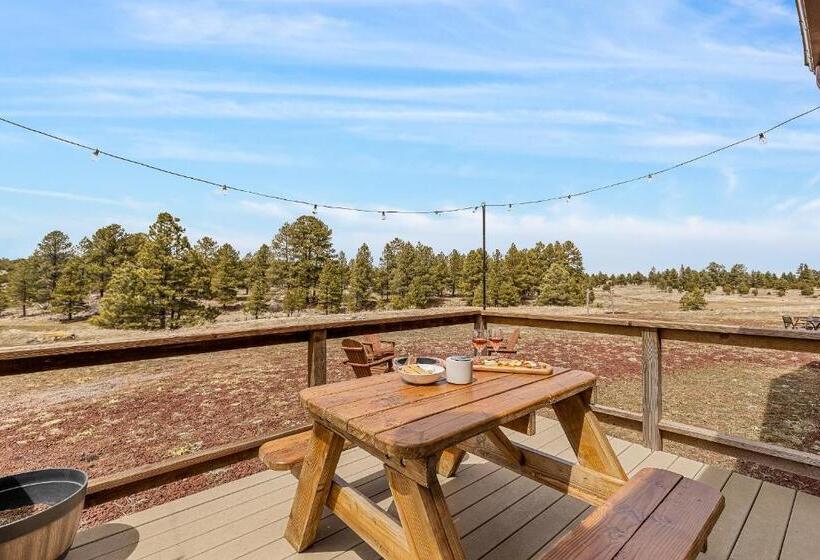 行政家庭房, Trapper's Rendezvous