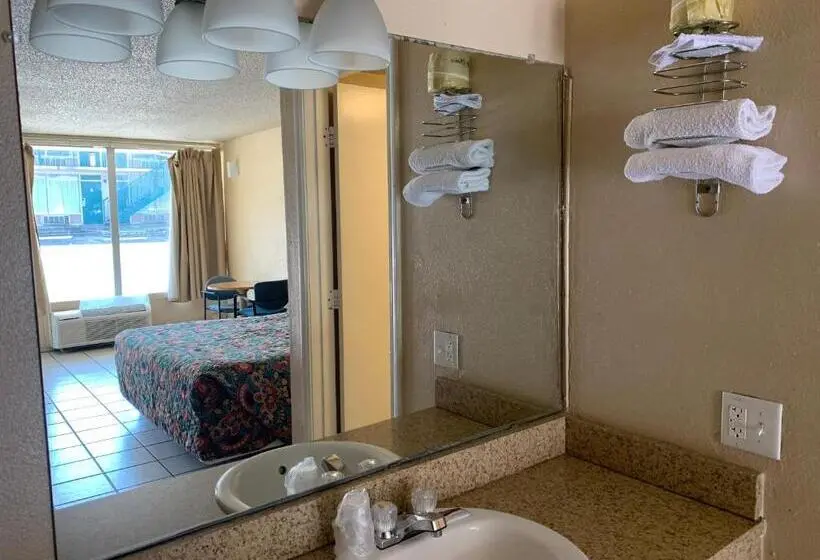 キングサイズベッドのスタンダードルーム, Budget Inn Motel