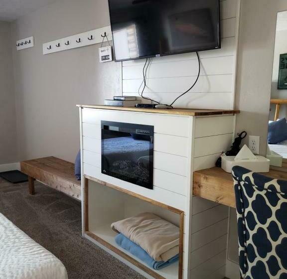 غرفة قياسية مطلة على الجبل, Flaming Gorge Resort