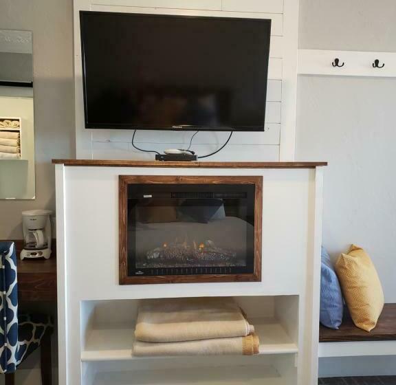 غرفة قياسية مطلة على الجبل, Flaming Gorge Resort