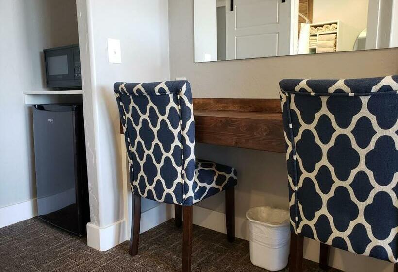 غرفة قياسية مطلة على الجبل, Flaming Gorge Resort