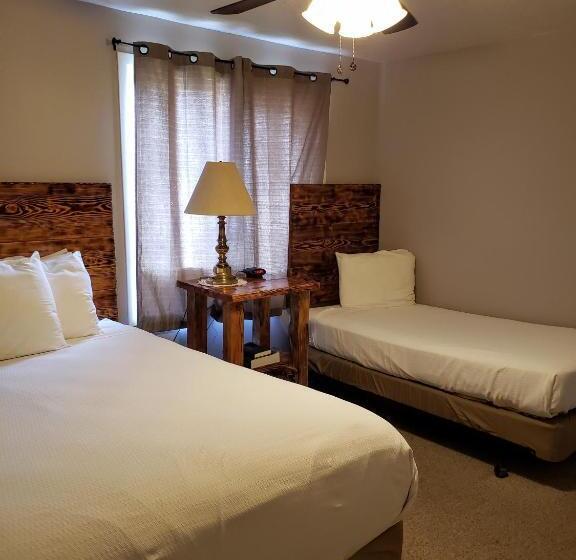 جناح, Flaming Gorge Resort