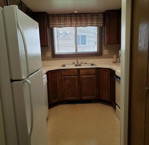 Люкс, Flaming Gorge Resort