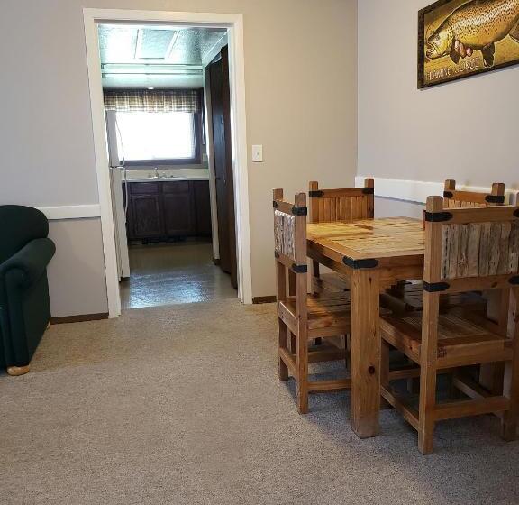 جناح, Flaming Gorge Resort