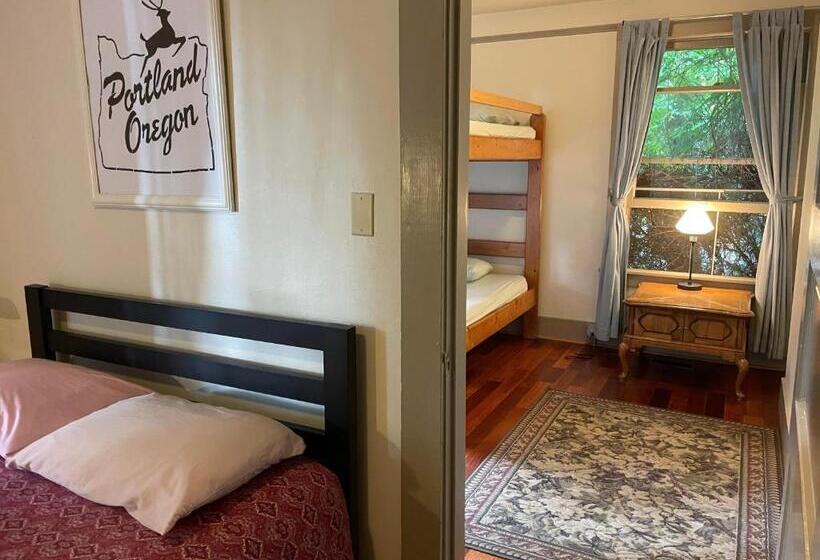 Семейный Номер Совместный Санузел, Northwest Portland Hostel