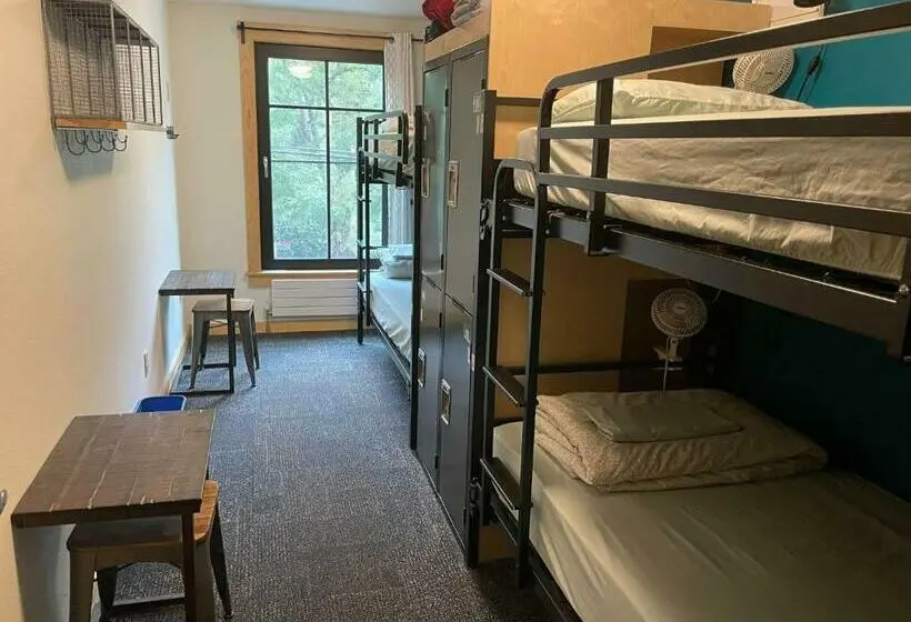 Vuode Makuusalissa, Northwest Portland Hostel
