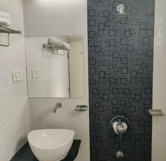 스탠다드 룸 킹사이즈 침대, Avon International