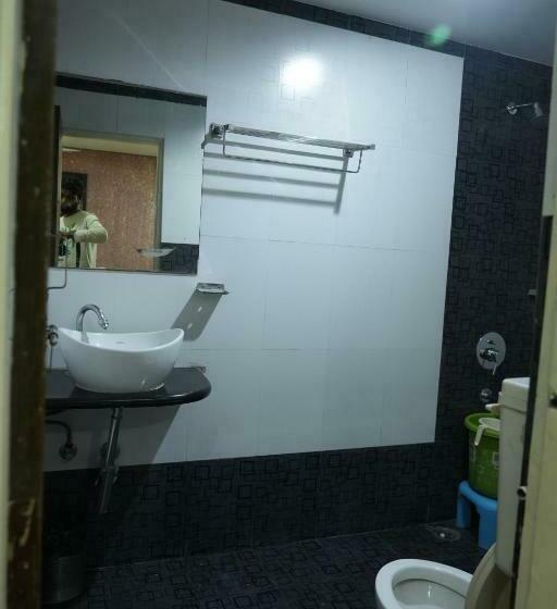 스탠다드 룸 킹사이즈 침대, Avon International