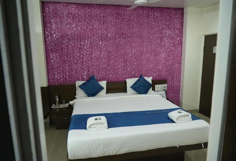 스탠다드 룸 킹사이즈 침대, Avon International