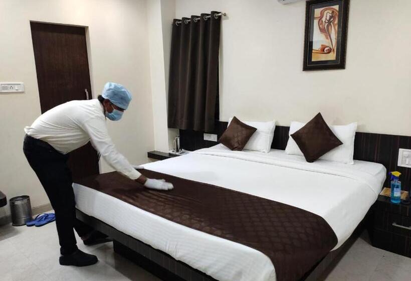 스탠다드 룸 킹사이즈 침대, Avon International