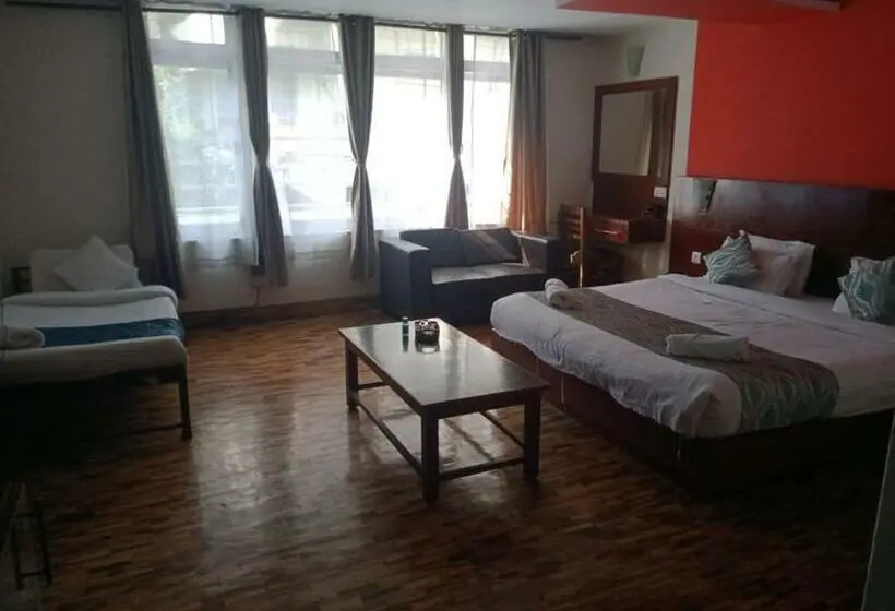 Deluxe Kolmen Hengen Huone, Le Primula