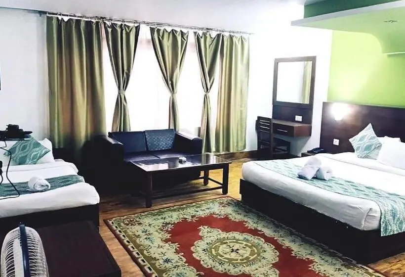 Deluxe Kolmen Hengen Huone, Le Primula