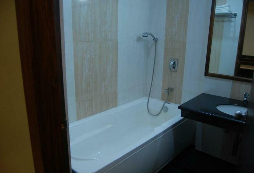 Deluxe-huone, Sidharth