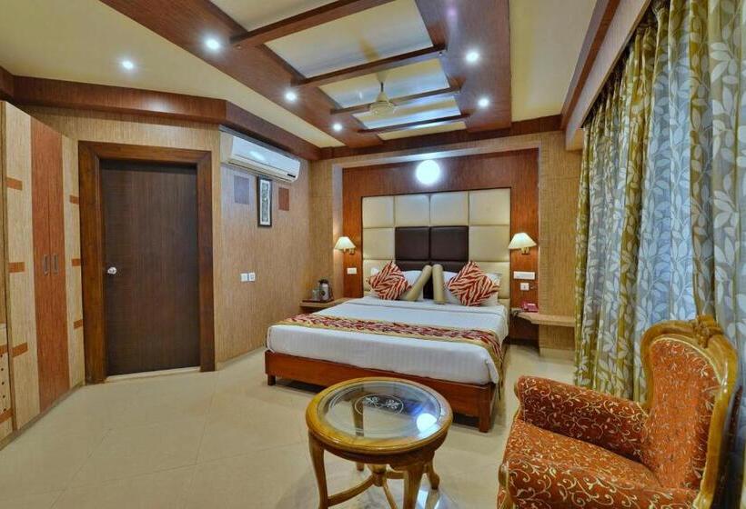 Juniorsviitti, Sidharth