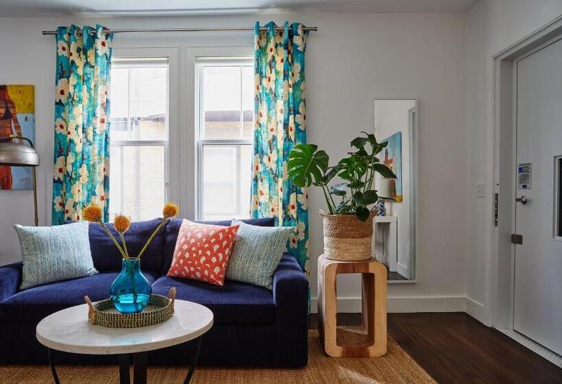 סוויטת ג'וניור מיטת קינג, The Attwater